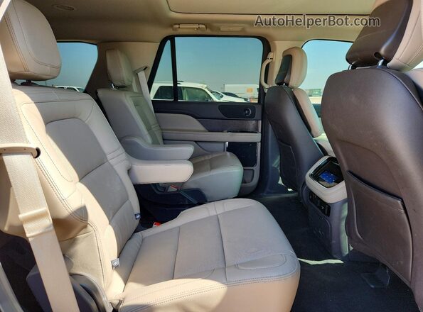 5LMJJ2NG4REL23351 2024 LINCOLN NAVIGATOR Кремовый Вид задней части салона