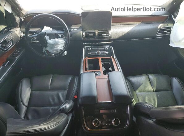 5LMJJ2NT8LEL09764 2020 LINCOLN NAVIGATOR Белый Вид панели приборов