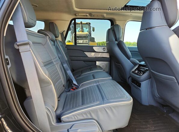 5LMJJ2TT5MEL03960 2021 LINCOLN NAVIGATOR Black Vista interior trasera