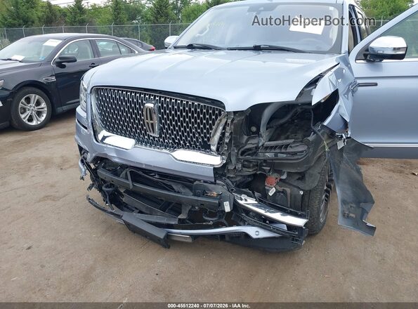 5LMJJ2TT7JEL06760 2018 LINCOLN NAVIGATOR Light Blue Widok z przodu
