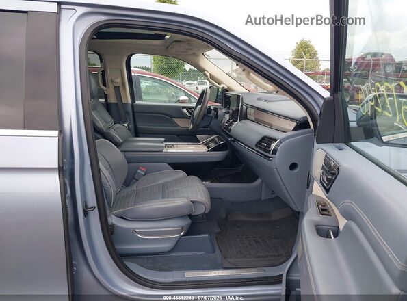 5LMJJ2TT7JEL06760 2018 LINCOLN NAVIGATOR Light Blue Widok wnętrza z przodu