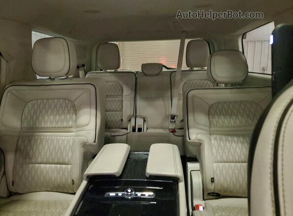 5LMJJ2TT8KEL07224 2019 LINCOLN NAVIGATOR Blue Vista de los asientos traseros