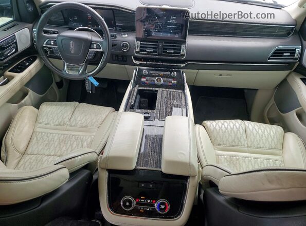 5LMJJ2TTXLEL11681 2020 LINCOLN NAVIGATOR Белый Вид панели приборов