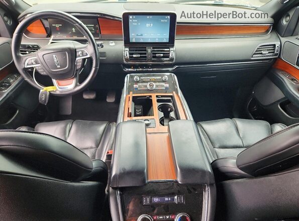 5LMJJ3HT7KEL09870 2019 LINCOLN NAVIGATOR Черный Вид панели приборов