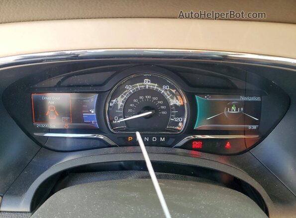 5LMJJ3JT1GEL03368 2016 LINCOLN NAVIGATOR White ხელსაწყოთა პანელის ხედი