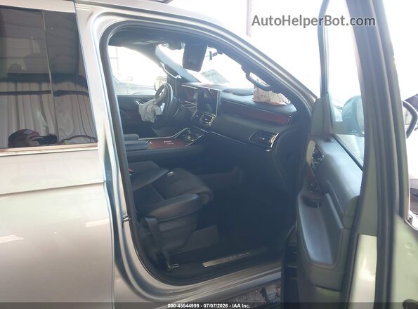 5LMJJ3LG5REL04767 2024 LINCOLN NAVIGATOR Silver Вид салону спереду