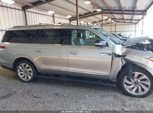 5LMJJ3LG5REL04767 2024 LINCOLN NAVIGATOR Silver Вид задньої частини салону