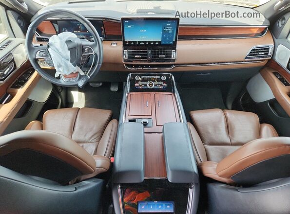 5LMJJ3LG8PEL08910 2023 LINCOLN NAVIGATOR Черный Вид панели приборов
