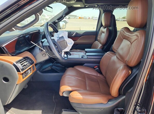 5LMJJ3LG8PEL08910 2023 LINCOLN NAVIGATOR Черный Вид салона спереди