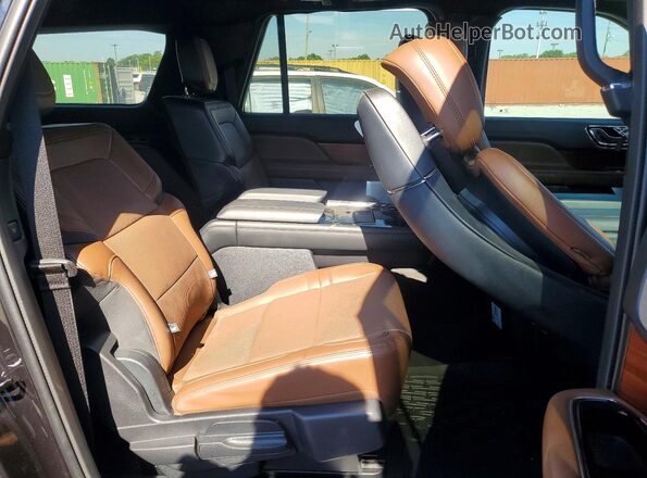 5LMJJ3LG9REL21152 2024 LINCOLN NAVIGATOR Black Vista de los asientos traseros