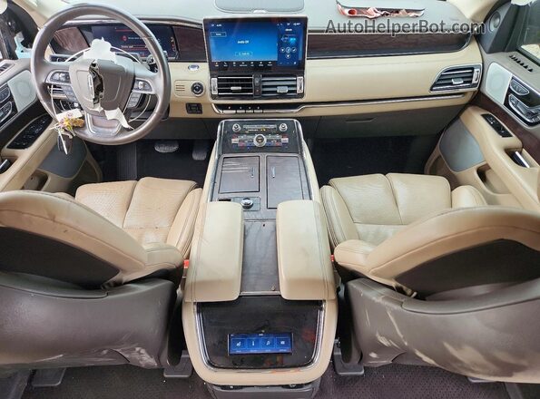 5LMJJ3LGXREL05767 2024 LINCOLN NAVIGATOR Серый Вид панели приборов
