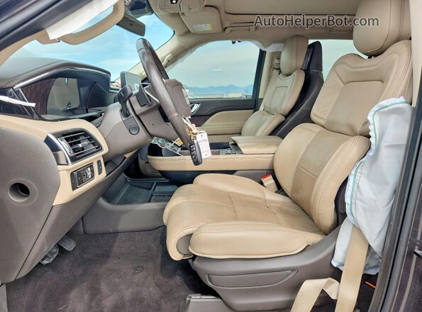 5LMJJ3LGXREL05767 2024 LINCOLN NAVIGATOR Серый Вид салона спереди