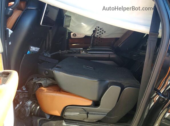 5LMJJ3LT1LEL11641 2020 LINCOLN NAVIGATOR Black Rear interior view