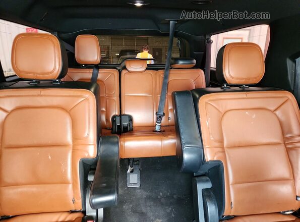 5LMJJ3LT2KEL13137 2019 LINCOLN NAVIGATOR White Widok tylnych siedzeń