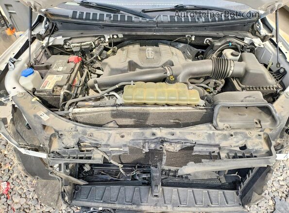 5LMJJ3LT2KEL13137 2019 LINCOLN NAVIGATOR White Widok komory silnika