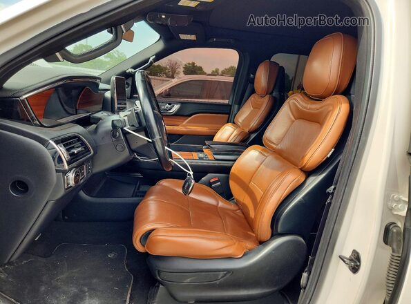 5LMJJ3LT2KEL13137 2019 LINCOLN NAVIGATOR White Widok wnętrza z przodu