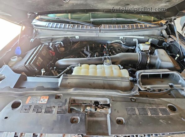5LMJJ3NG1REL09946 2024 LINCOLN NAVIGATOR Black Vista del compartimento del motor