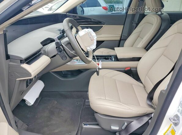 5LMPJ8JA0SJ950611 2025 LINCOLN NAUTILUS Белый Вид салона спереди