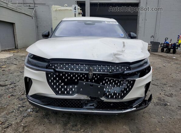 5LMPJ8JA0SJ950611 2025 LINCOLN NAUTILUS Белый Вид спереди