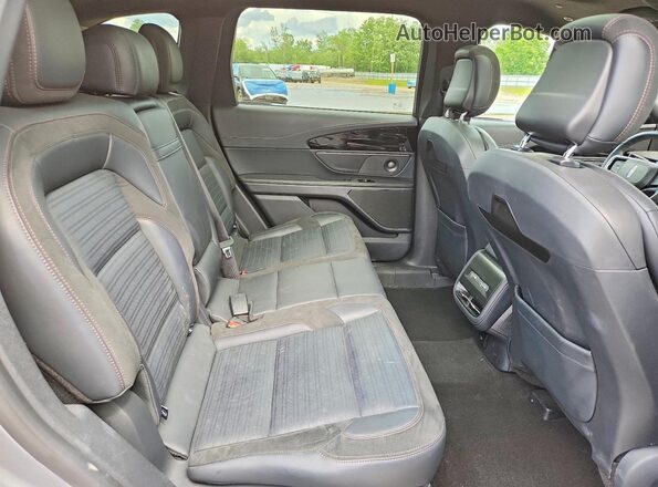 5LMPJ8K42RJ848505 2024 LINCOLN NAUTILUS Silver Rear interior view