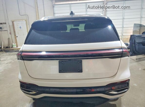 5LMPJ8K43RJ854331 2024 LINCOLN NAUTILUS White Հետևի տեսք
