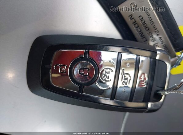 5LMPJ8K47SJ972159 2025 LINCOLN NAUTILUS White Առջևի վահանակի տեսք