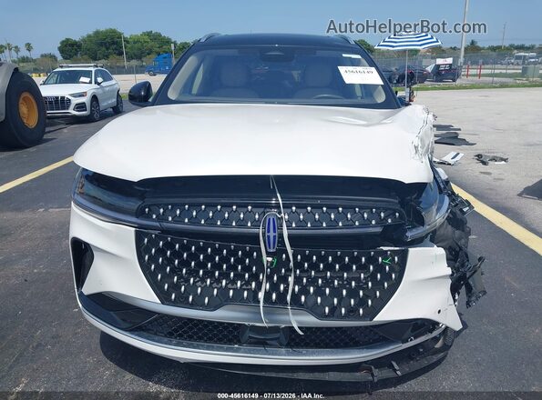 5LMPJ8K47SJ972159 2025 LINCOLN NAUTILUS White Սալոնի հետևի տեսք