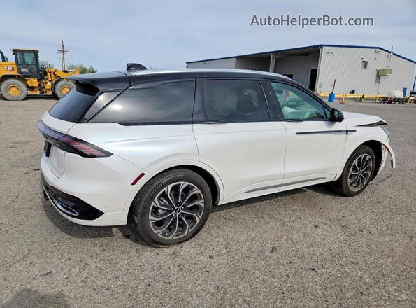 5LMPJ8KAXRJ878177 2024 LINCOLN NAUTILUS Белый Задняя правая четверть