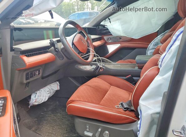 5LMPJ9JA2RJ778680 2024 LINCOLN NAUTILUS White Front interior view