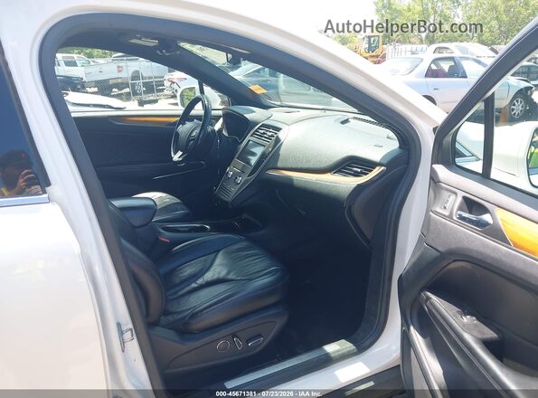 5LMTJ2DH5HUL72274 2017 LINCOLN MKC White Սալոնի դիմացի տեսք