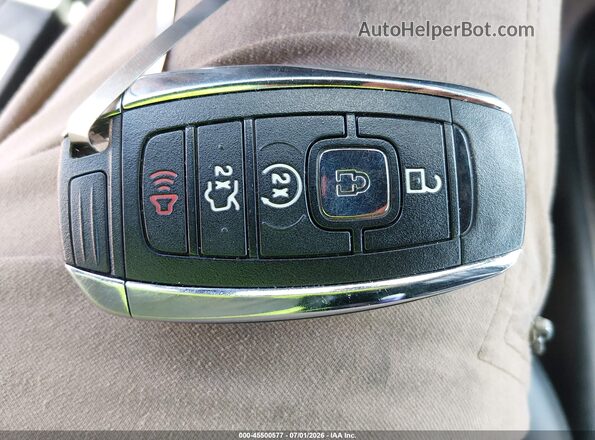 5LMTJ3DH0HUL04440 2017 LINCOLN MKC Silver Widok deski rozdzielczej