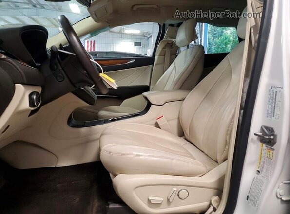5LMTJ3DH2GUJ20860 2016 LINCOLN MKC White Widok wnętrza z przodu