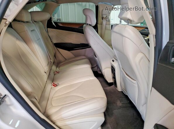 5LMTJ3DH2GUJ20860 2016 LINCOLN MKC White Widok wnętrza z tyłu