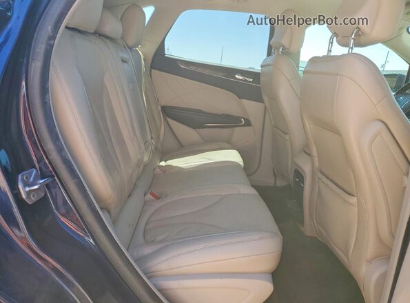 5LMTJ3DH6HUL72290 2017 LINCOLN MKC Blue Widok wnętrza z tyłu