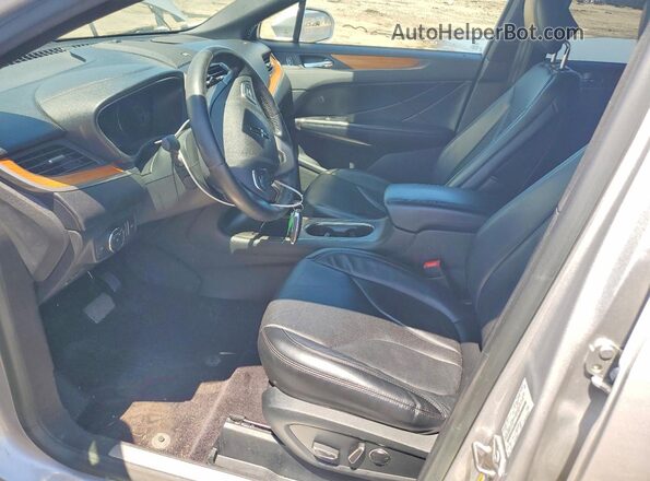 5LMTJ3DH8JUL14154 2018 LINCOLN MKC Silver Vista interior delantera