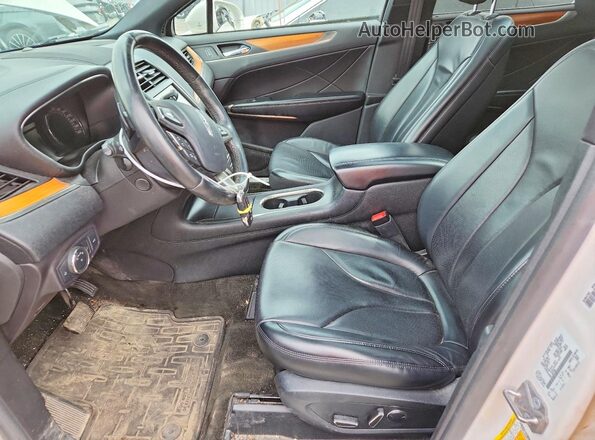 5LMTJ3DH9GUJ14747 2016 LINCOLN MKC White წინა სალონის ხედი