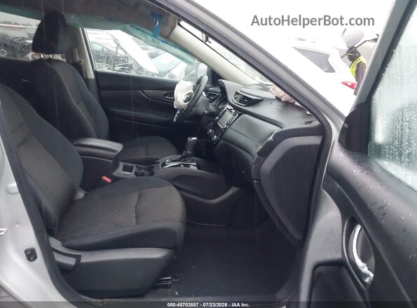 5N1AT2MN0HC825331 2017 NISSAN ROGUE Silver Front interior view