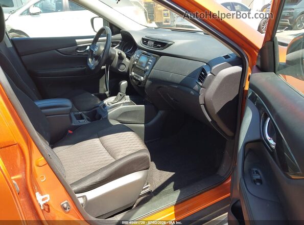5N1AT2MN7HC760428 2017 NISSAN ROGUE Orange Front interior view