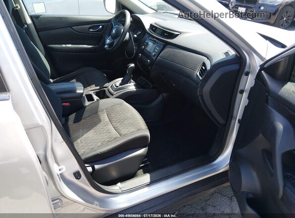 5N1AT2MN9HC779188 2017 NISSAN ROGUE Silver Widok wnętrza z przodu