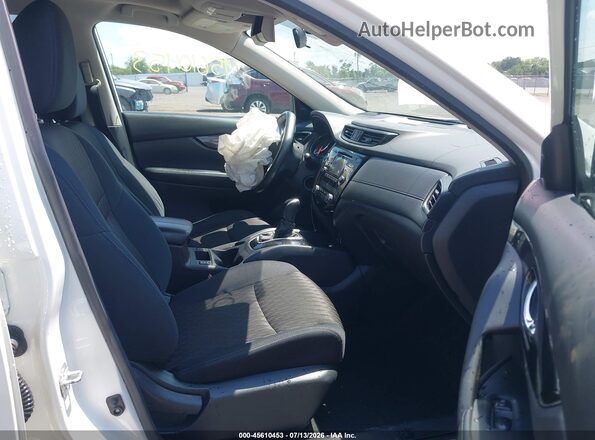 5N1AT2MT0HC897385 2017 NISSAN ROGUE White Вид салону спереду