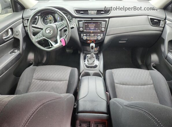 5N1AT2MT0JC811000 2018 NISSAN ROGUE Silver Widok deski rozdzielczej
