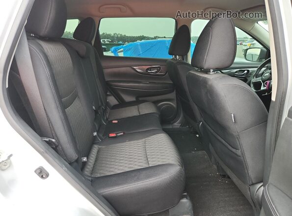 5N1AT2MT0JC811000 2018 NISSAN ROGUE Silver Widok wnętrza z tyłu