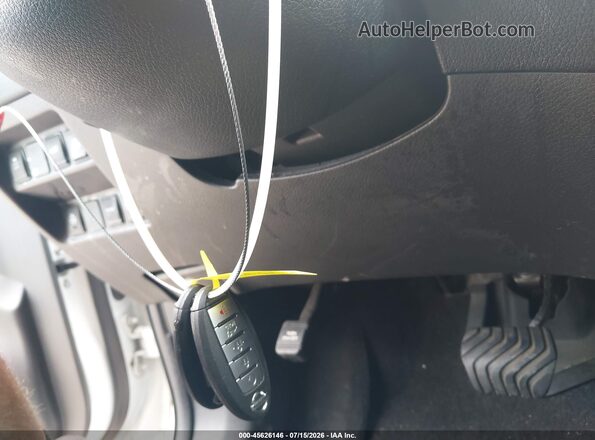 5N1AT2MT1JC840523 2018 NISSAN ROGUE White Dashboard view