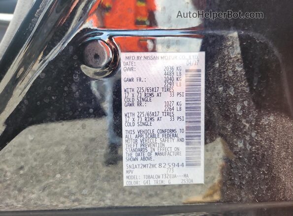 5N1AT2MT2HC825944 2017 NISSAN ROGUE Black VIN կոդի պիտակի տեսք