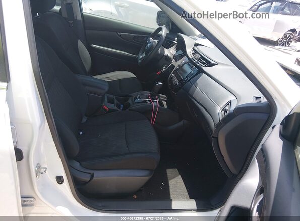 5N1AT2MT2KC796677 2019 NISSAN ROGUE White Front interior view