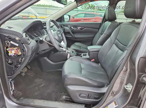 5N1AT2MT3HC864736 2017 NISSAN ROGUE Серый Вид салона спереди