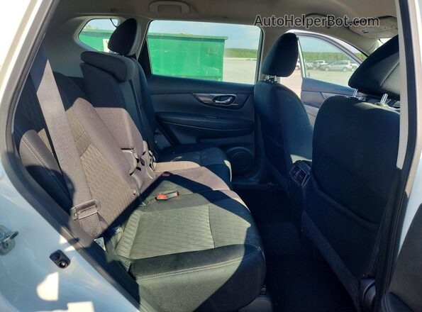 5N1AT2MT3JC701266 2018 NISSAN ROGUE Белый Вид задних сидений