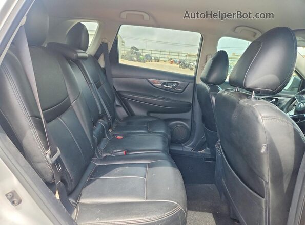 5N1AT2MT4HC835343 2017 NISSAN ROGUE Silver Սալոնի հետևի տեսք