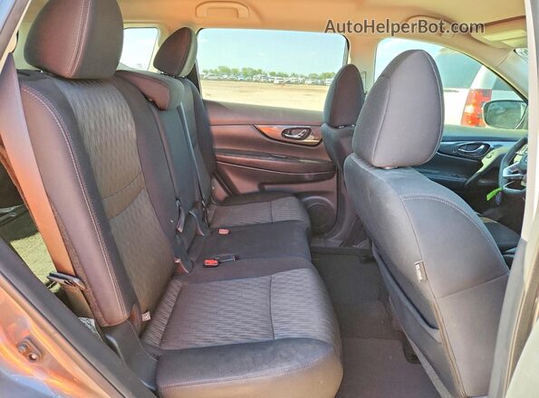 5N1AT2MT4JC725916 2018 NISSAN ROGUE Gray Widok tylnych siedzeń