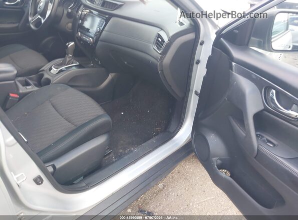 5N1AT2MT4JC800369 2018 NISSAN ROGUE Silver Widok wnętrza z przodu